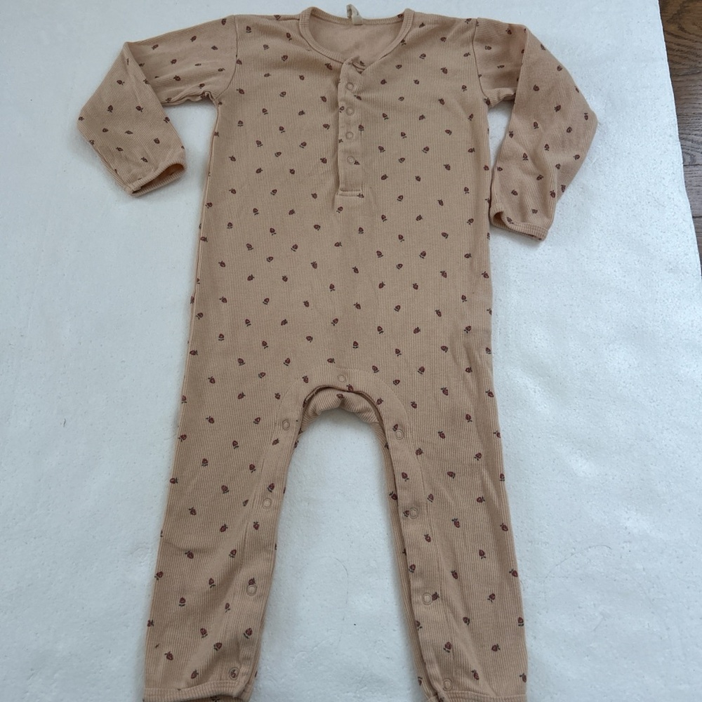 Quincy Mae Ribbed Baby Jumpsuit Shell Strawberries ribbed organic cotton 18/24